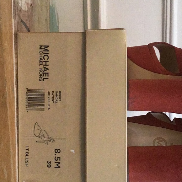 Michale Kors Platform Sandals!! NEVER WORN!! - Picture 6 of 6